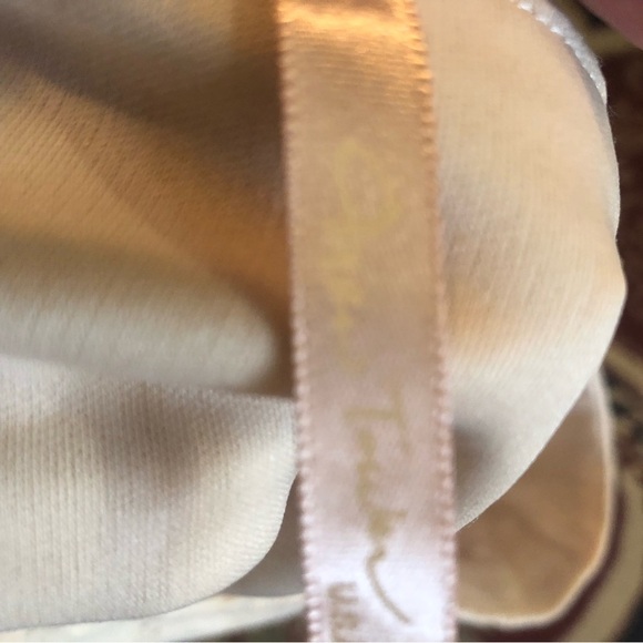 Cream eyelet Mini Skirt with Ruffled Hem with lining. 30” around 30” length.used - Picture 4 of 6